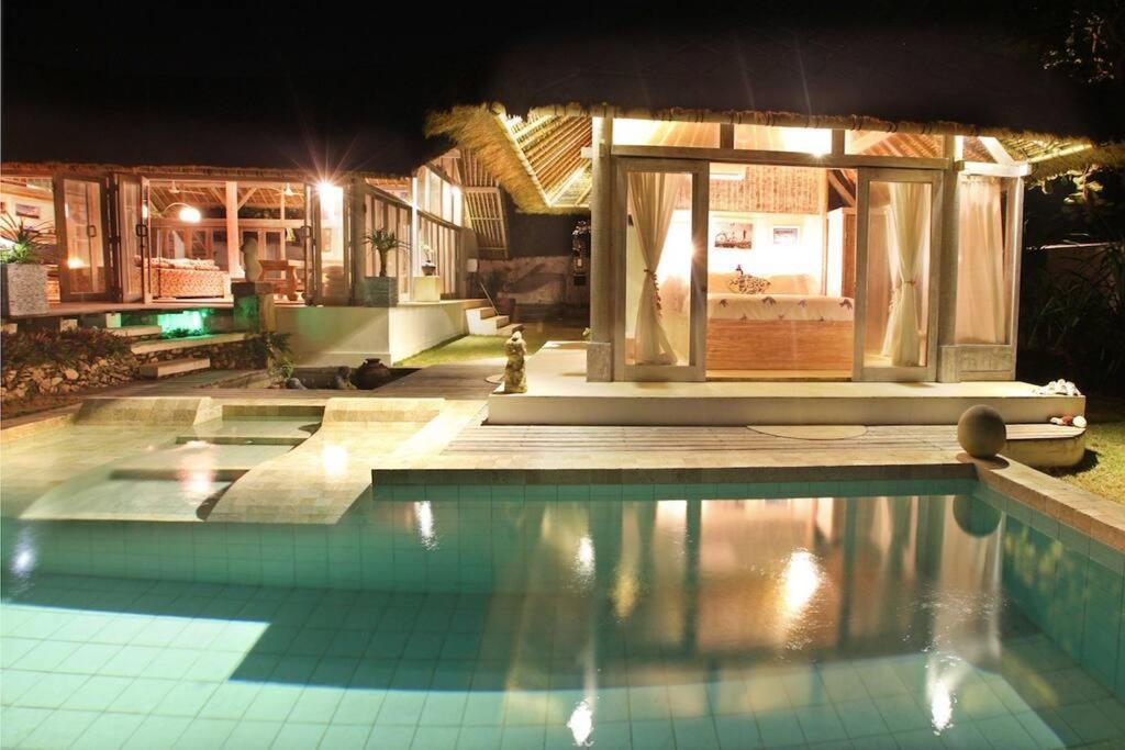 Villa Lumba Lumba - Oceanfront & Spectacular View! Нуса-Лембонган Экстерьер фото
