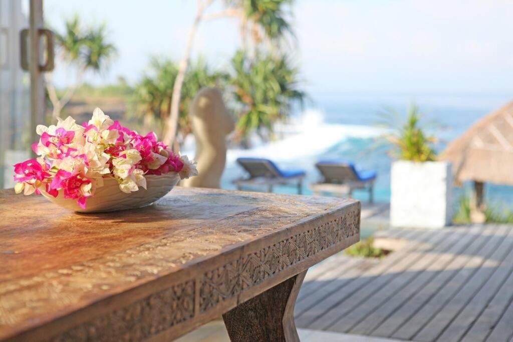 Villa Lumba Lumba - Oceanfront & Spectacular View! Нуса-Лембонган Экстерьер фото